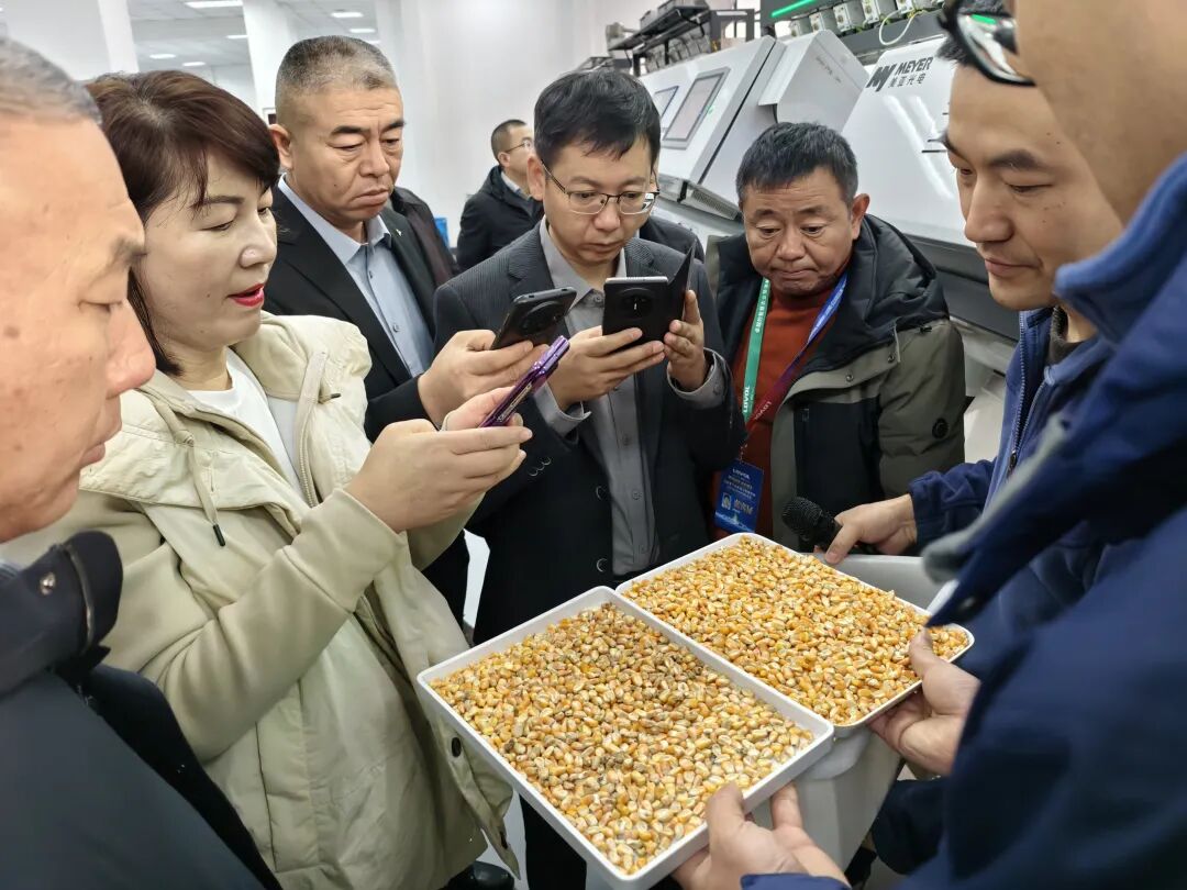 全国20佳农机合作社理事长走进美亚光电参观考察