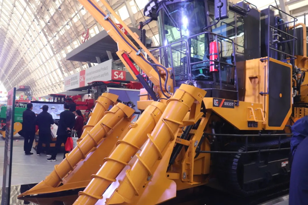 柳州农机化工作推进暨甘蔗机械化收获现场演示会为“甜蜜产业”破局赋能